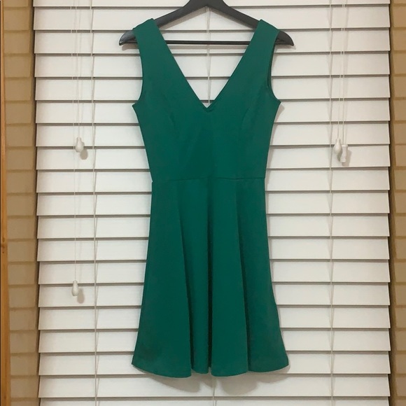 H&M Dresses & Skirts - 🧣 H&M emerald skater dress size XS H&M Dresses & Skirts - 🧣 H&M emerald skater dress size XS